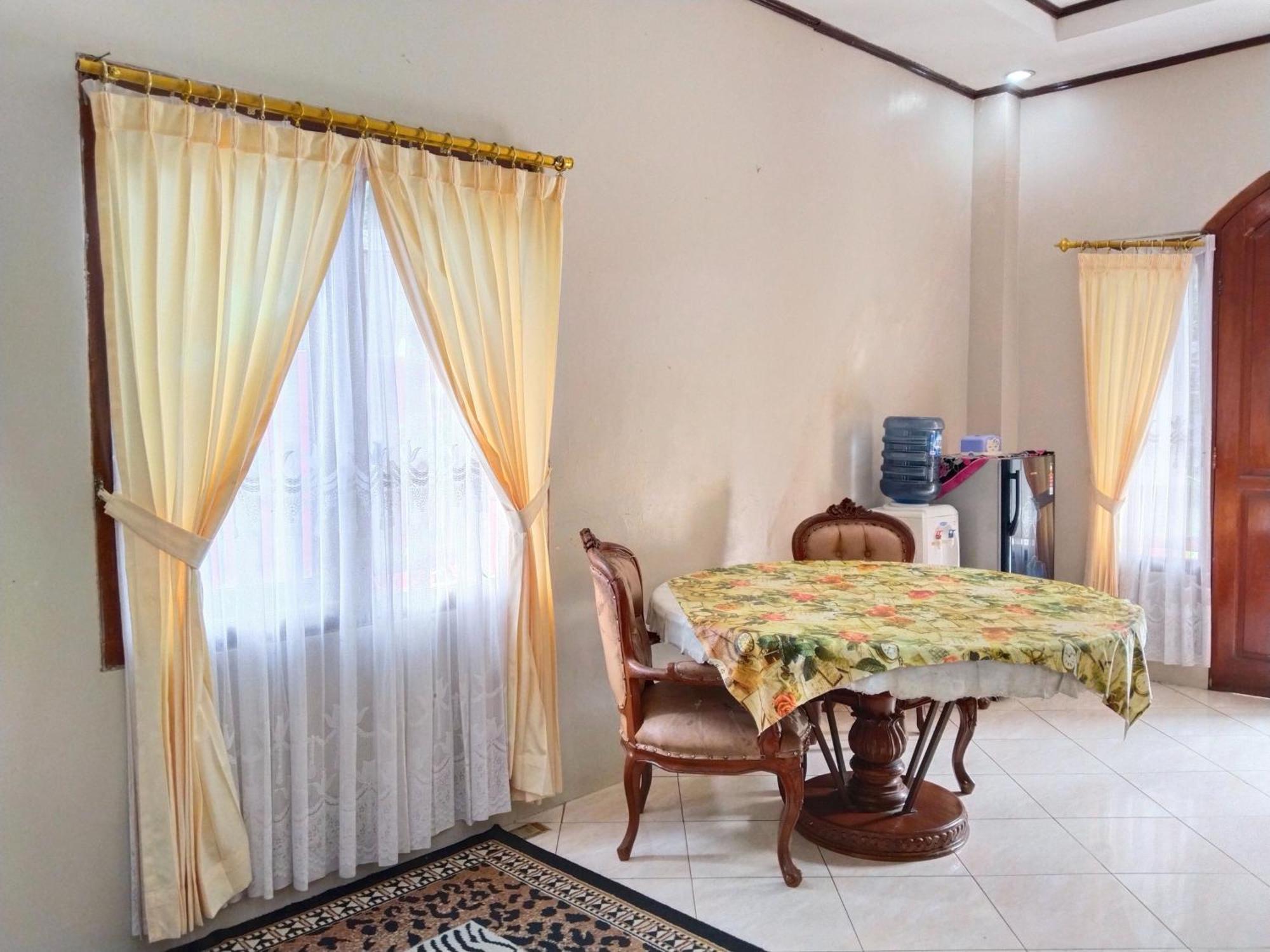 Villa Yustisia Curug 7 Cilember Cisarua Eksteriør bilde